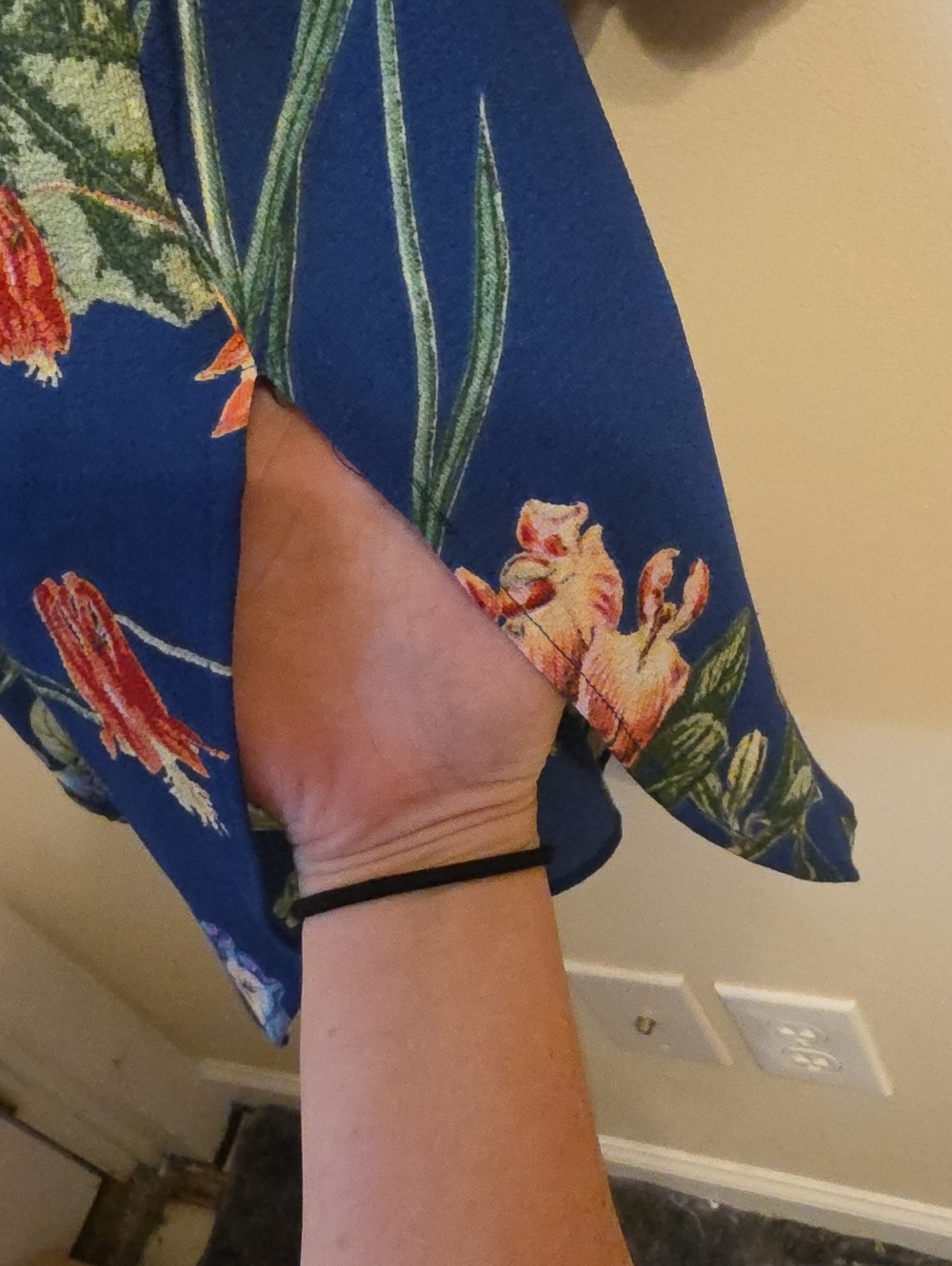 Fig and Flower Navy Floral V-Neck Tunic - Picture 4 of 8